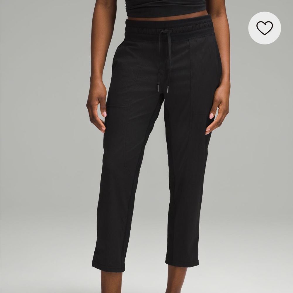 Lululemon women’s black cropped ankle studio pant unlined
